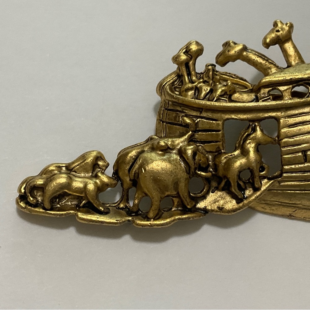 Noah’s Ark Brooch - Picture 2 of 4